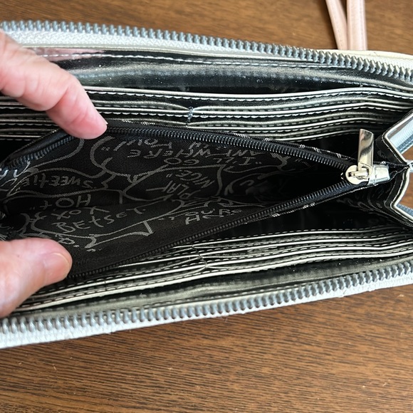 🎈3/$25🎈EUC Betsey Johnson Wristlet/Wallet - Picture 5 of 7
